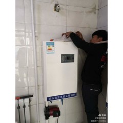 電采暖鍋爐：安裝10千瓦的微波電采暖鍋爐，可供100平米房屋取暖，4200元(免費(fèi)保修10年）?，F(xiàn)鉅惠安裝價(jià)3700元。每村三戶，數(shù)量有限，先購先得。